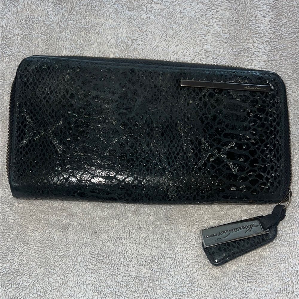 Kenneth Cole Black Snakeskin Textured Wallet